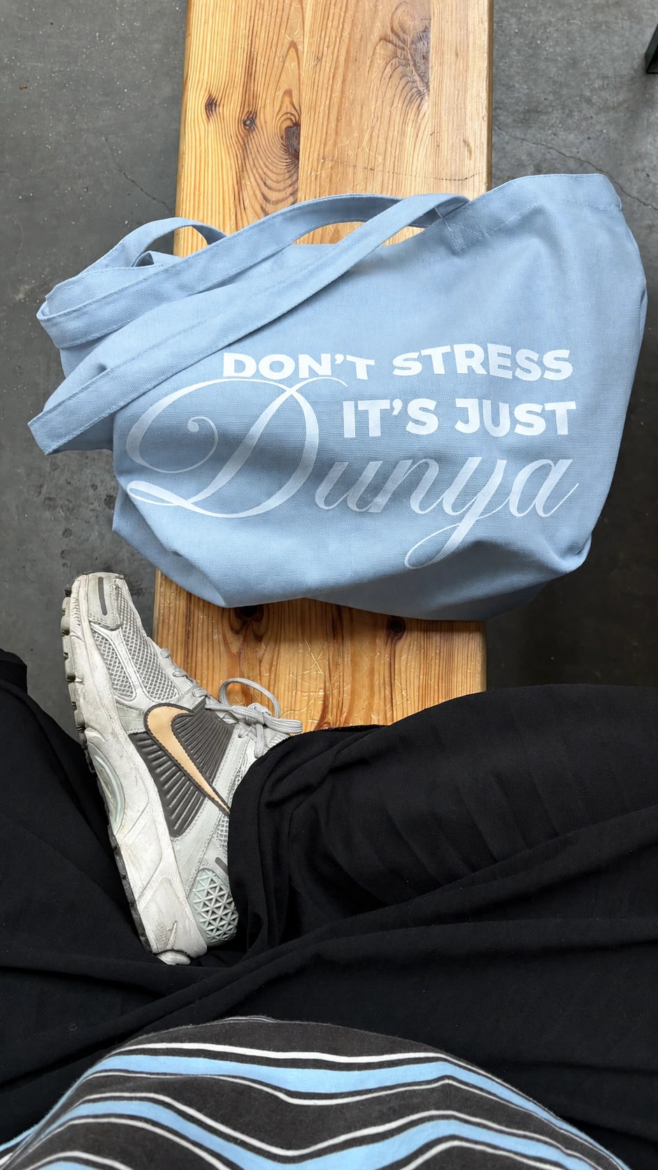 ÉDITION LIMITÉE Tote Bag XL Bleu - Don't stress it's just Dunya